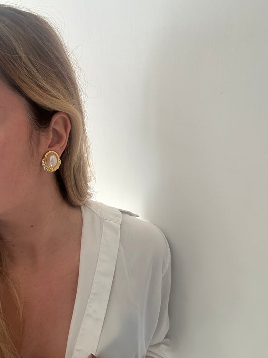 Orecchini goldtone con perla e strass