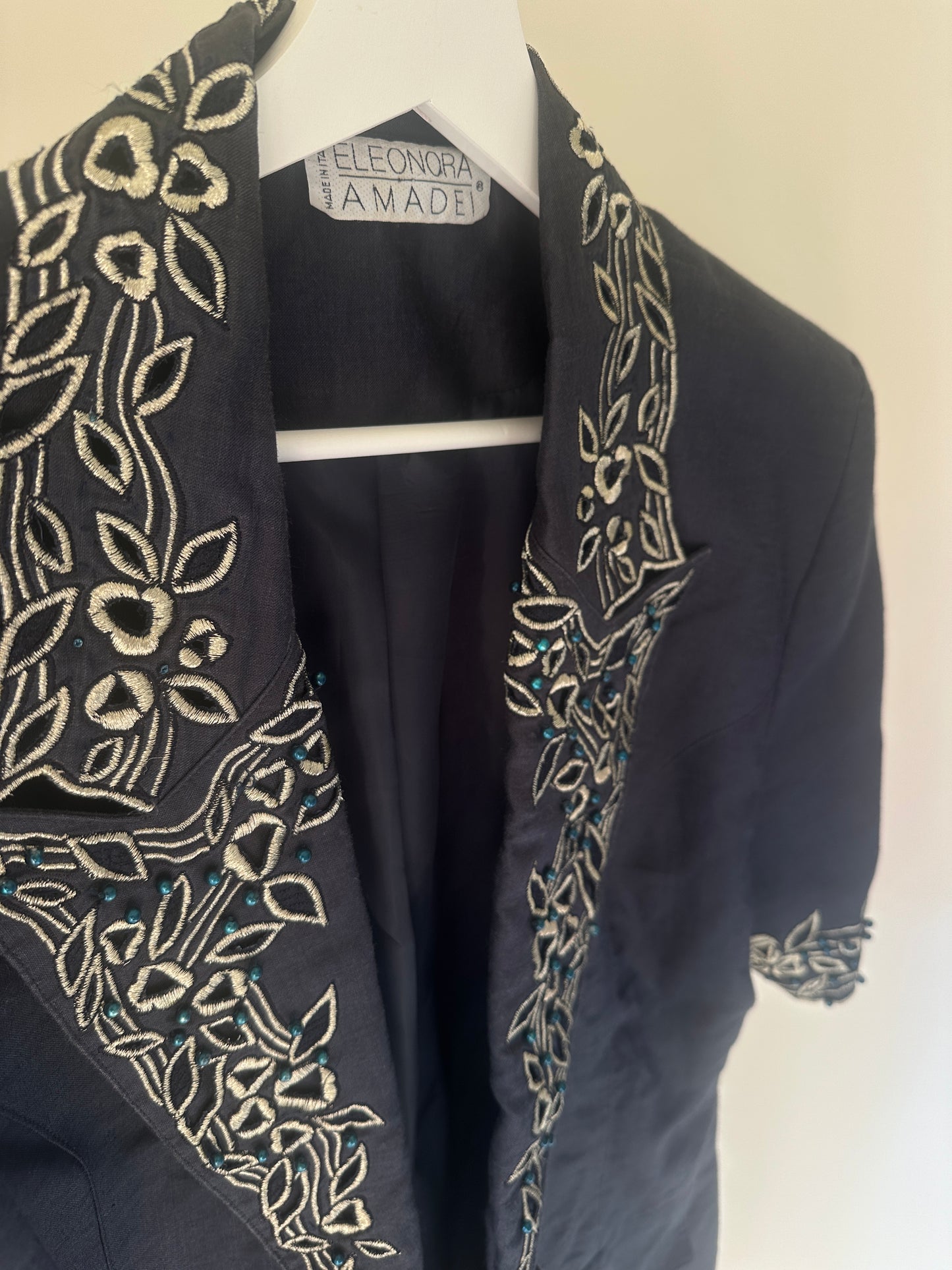 Precious elegant blazer with beads