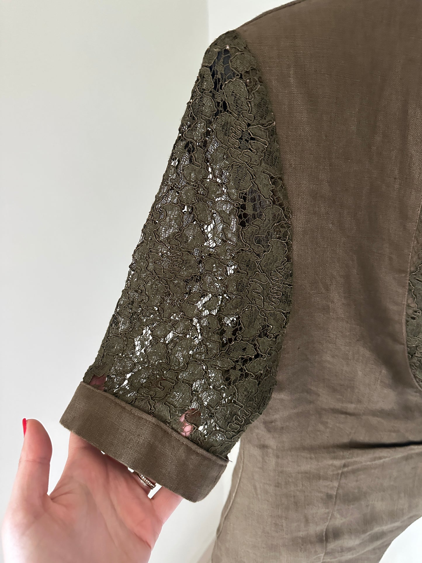 Blazer in lino con maniche ricamate