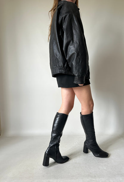 Genderless oversize leather bomber