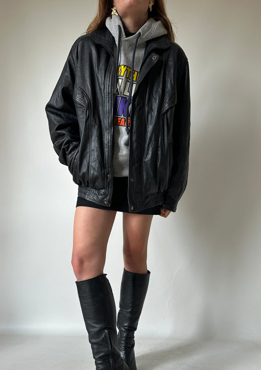 Passpartour black leather bomber