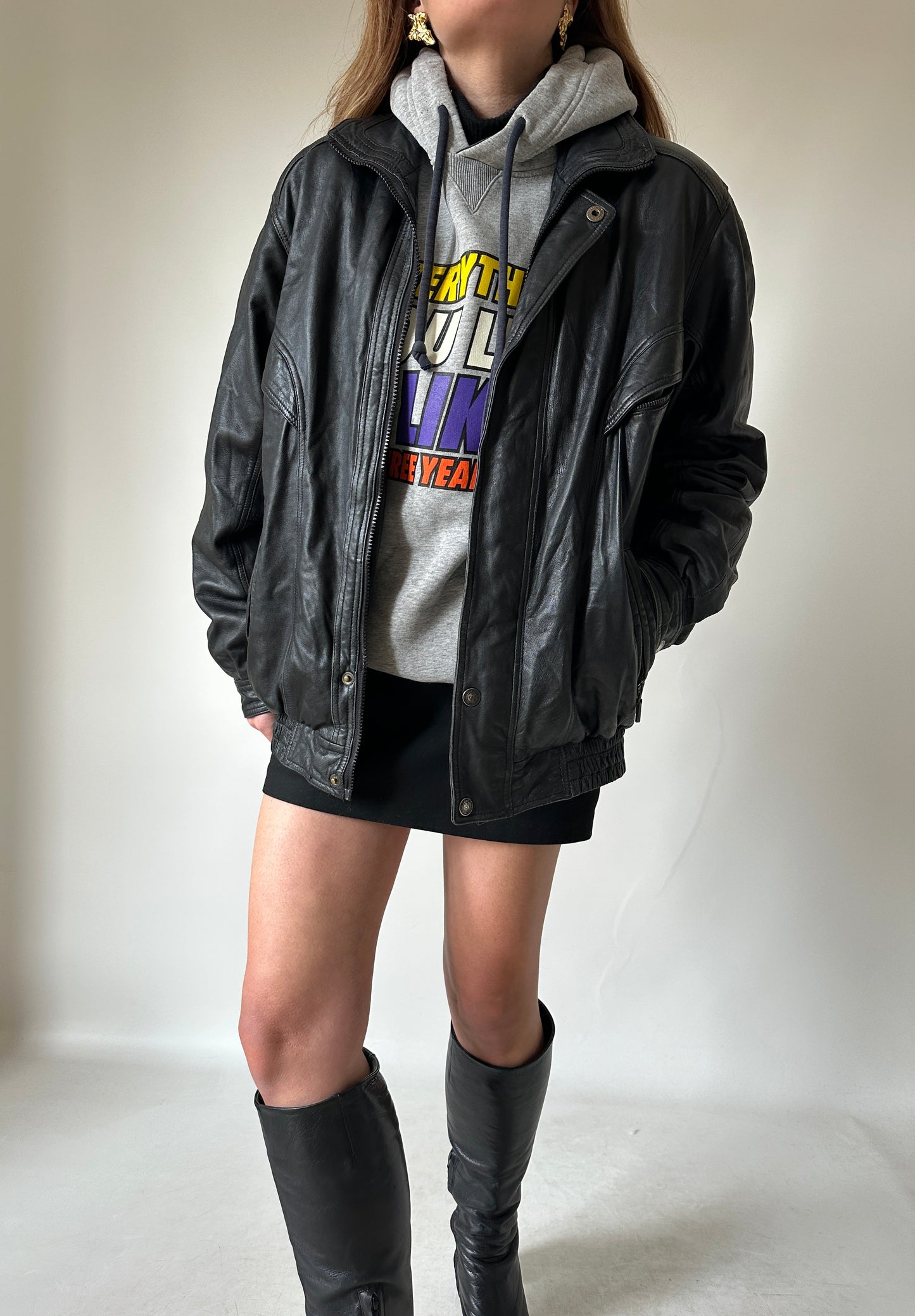 Passpartour black leather bomber