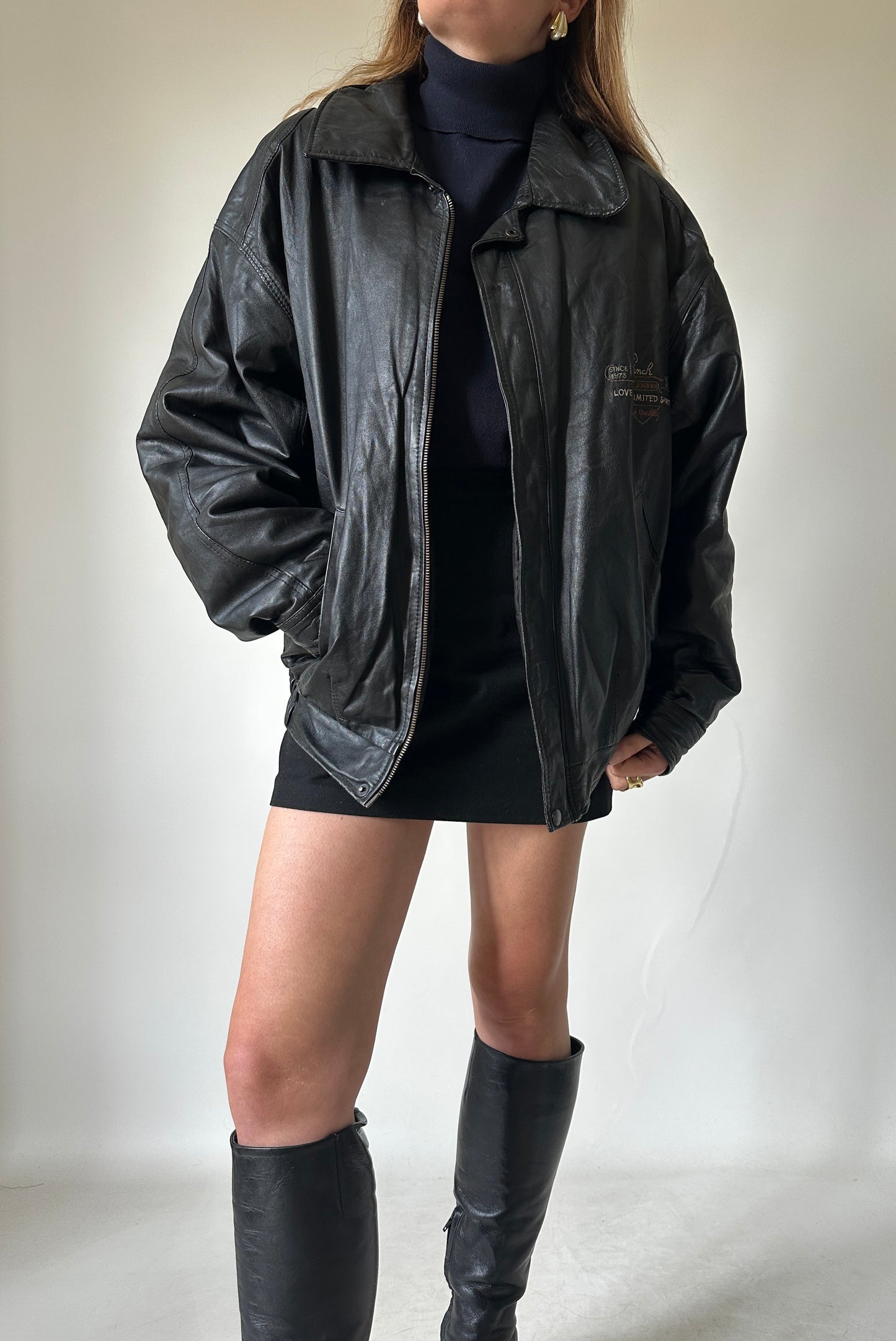 Genderless oversize leather bomber