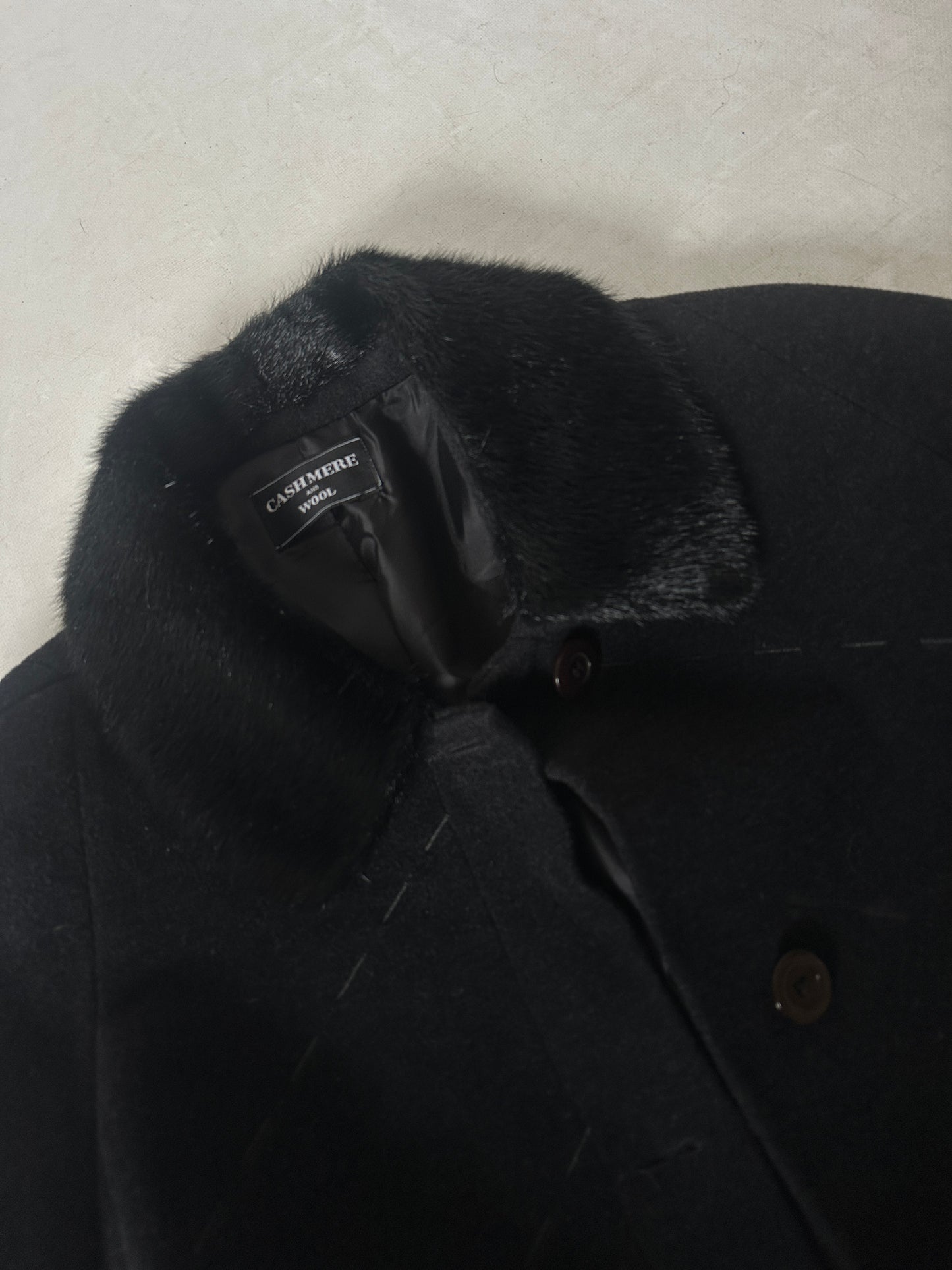 Cappotto in cachemire con bordi in visone