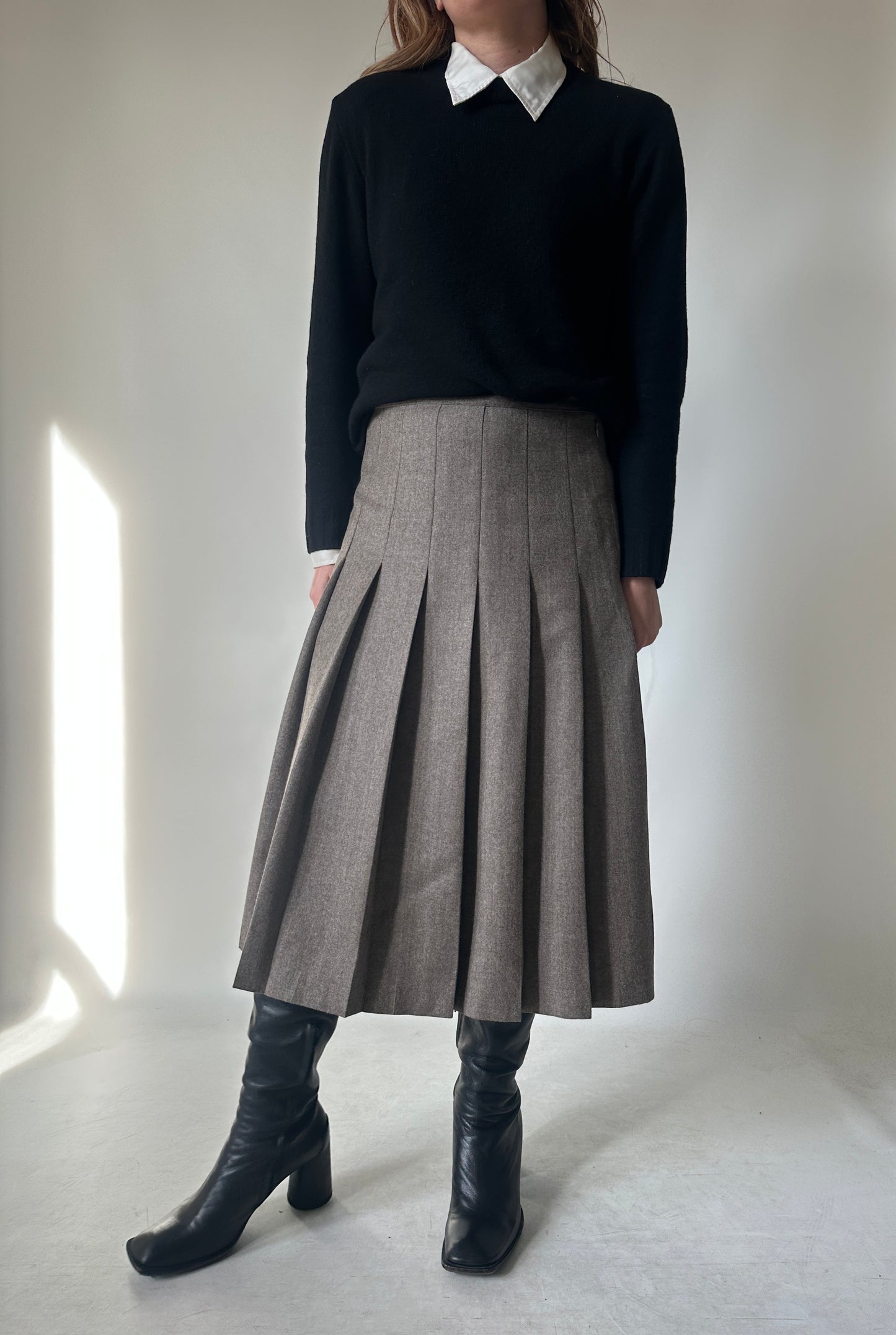 Virgin wool grey pleated long skirt
