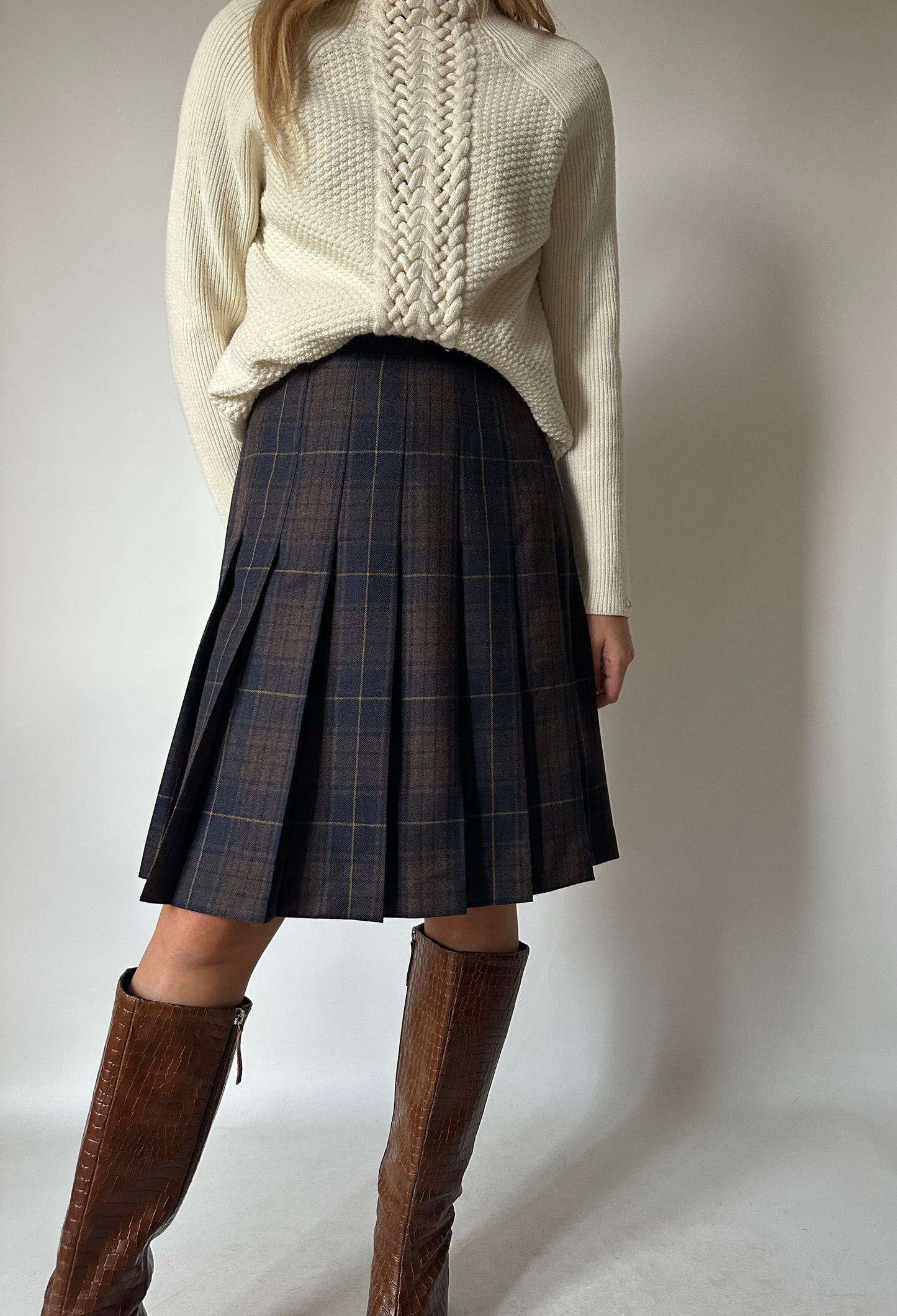 Tailored navy pleated skirt