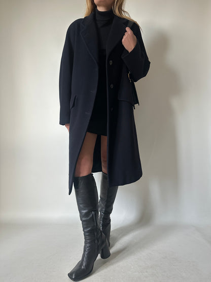 Minimal navy coat