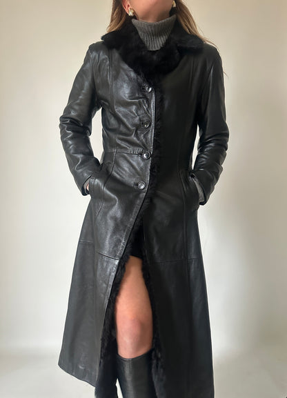 Trench lungo in pelle trapuntato