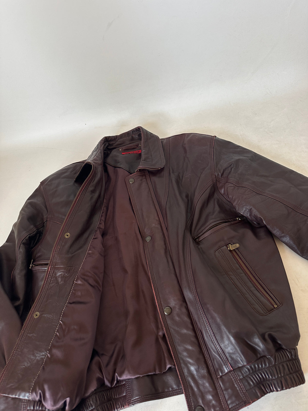 Dreamy burgundy leather bomber