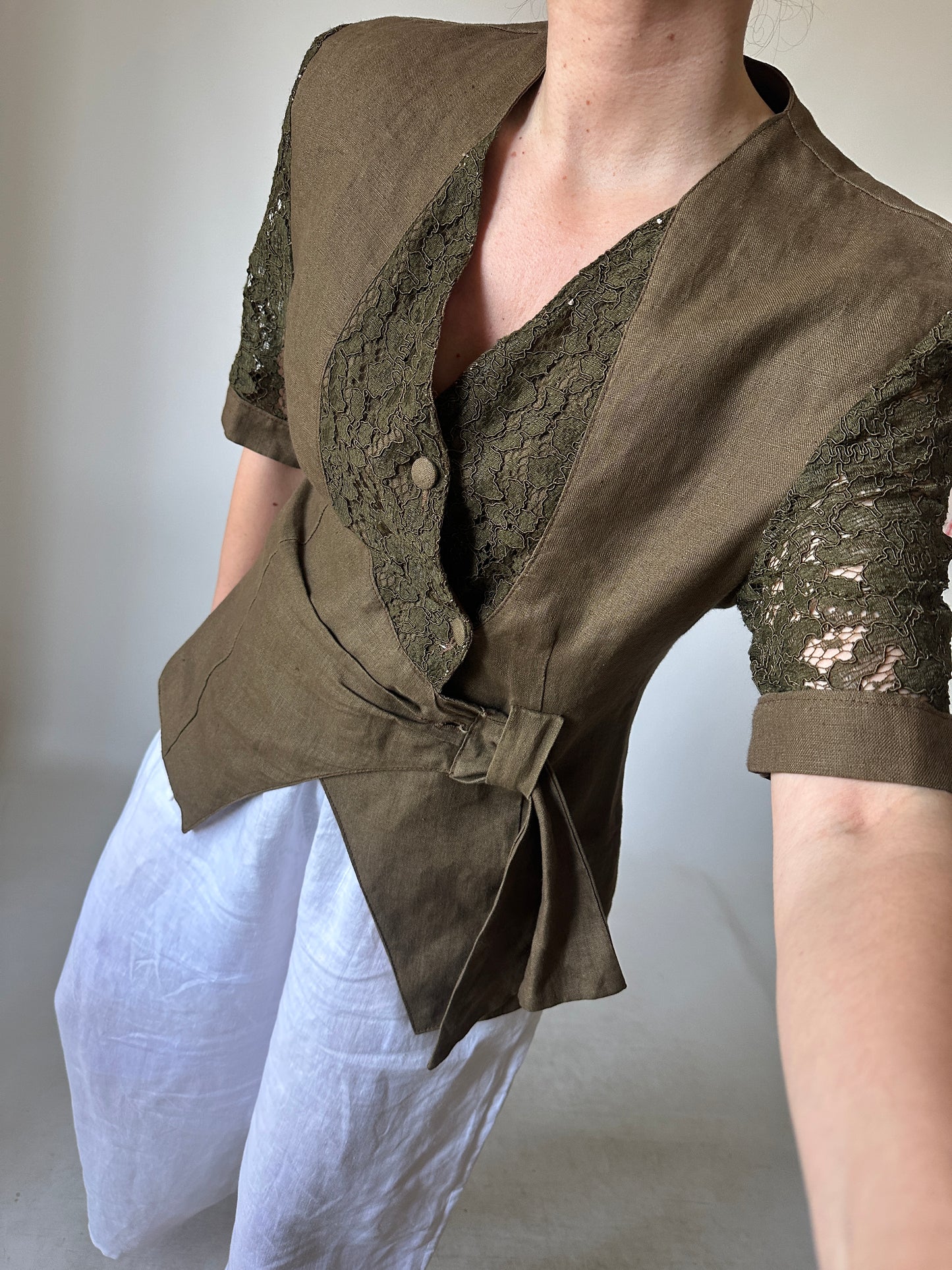 Blazer in lino con maniche ricamate