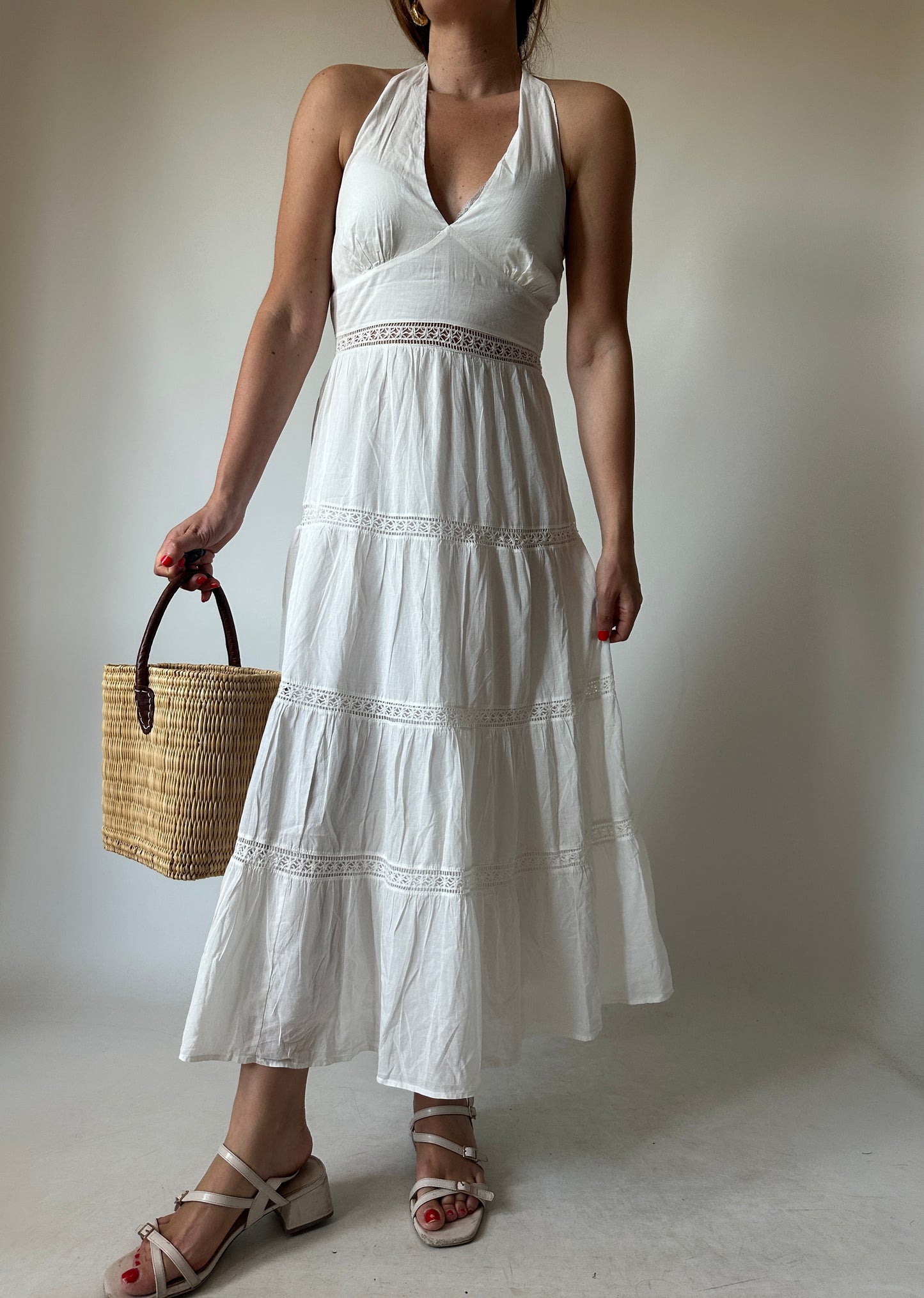 Abito bianco in cotone e ricami