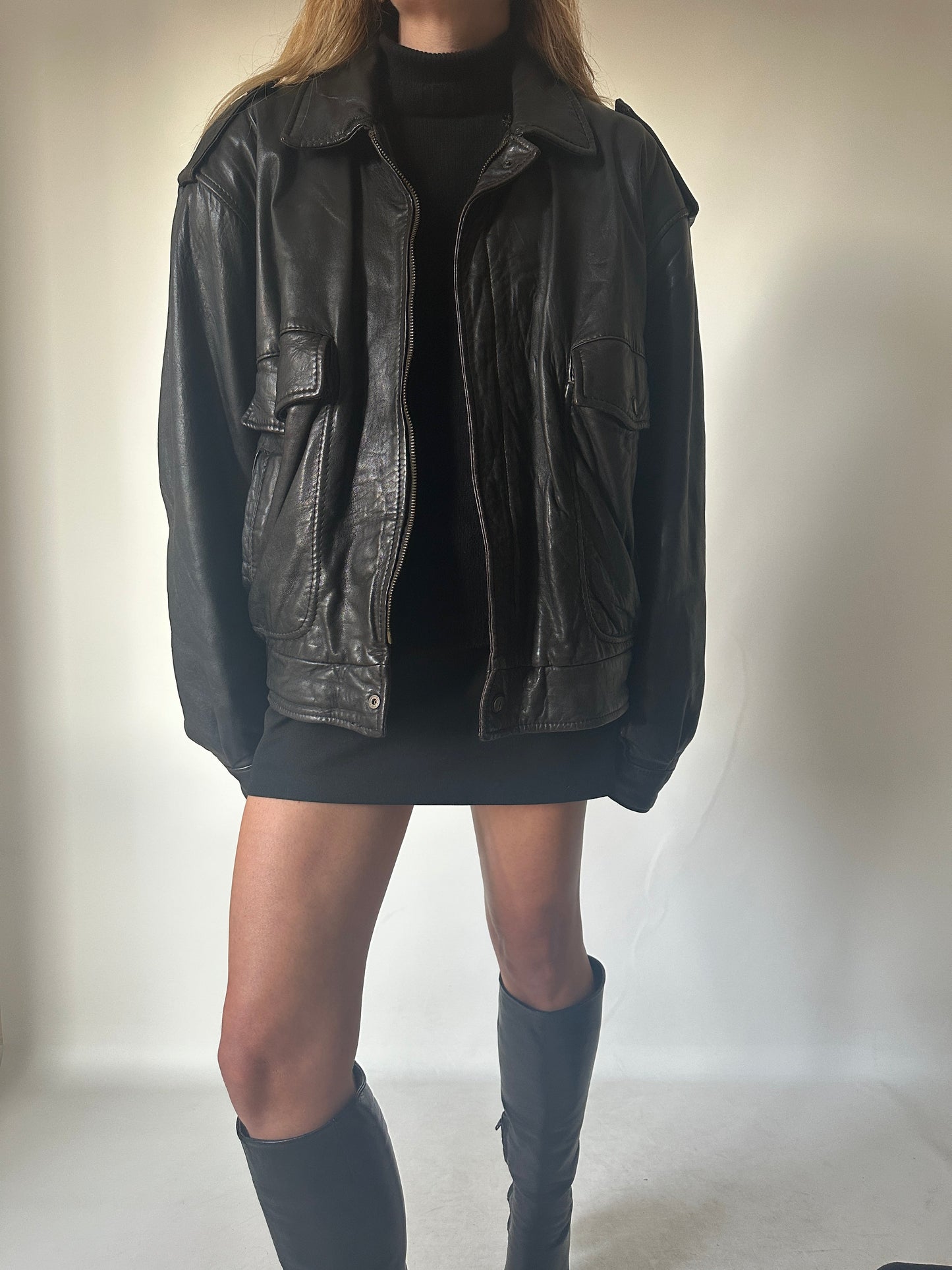 Bomber in pelle nero imbottito