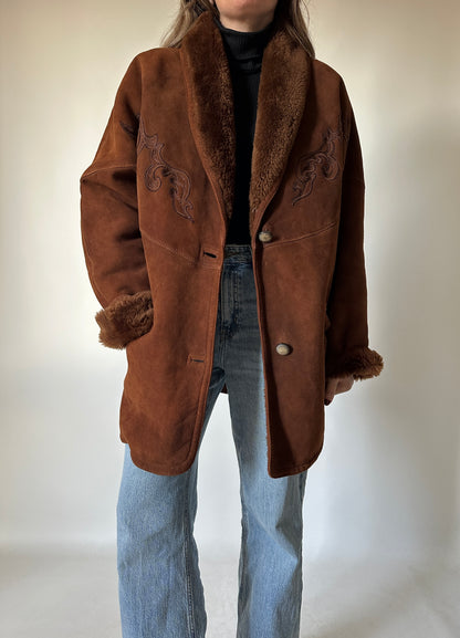 Shearling cioccolato con ricami
