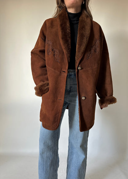 Shearling cioccolato con ricami