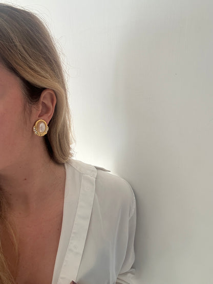 Orecchini goldtone con perla e strass