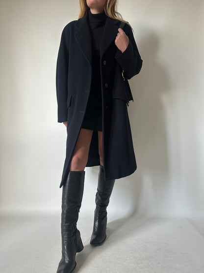Minimal navy coat