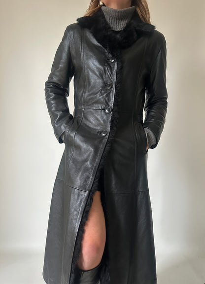 Trench lungo in pelle trapuntato