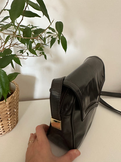Minimal chocolate leather bag