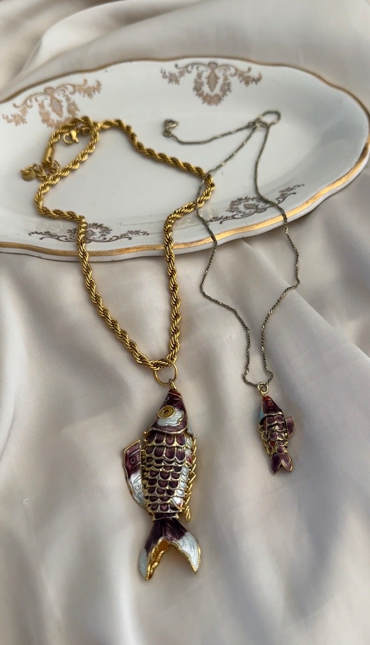 Collana con pesce cloisonnè