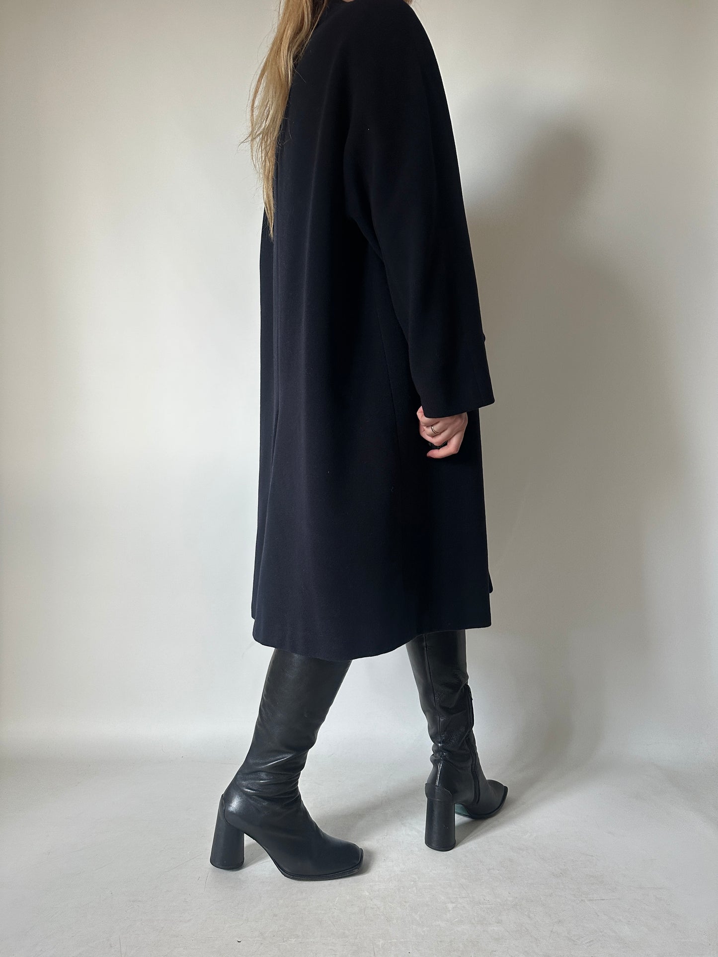 Minimal navy coat