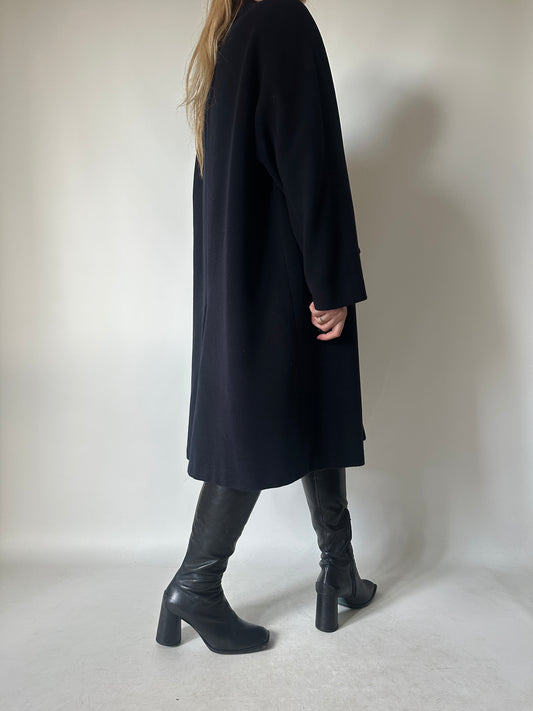 Minimal navy coat