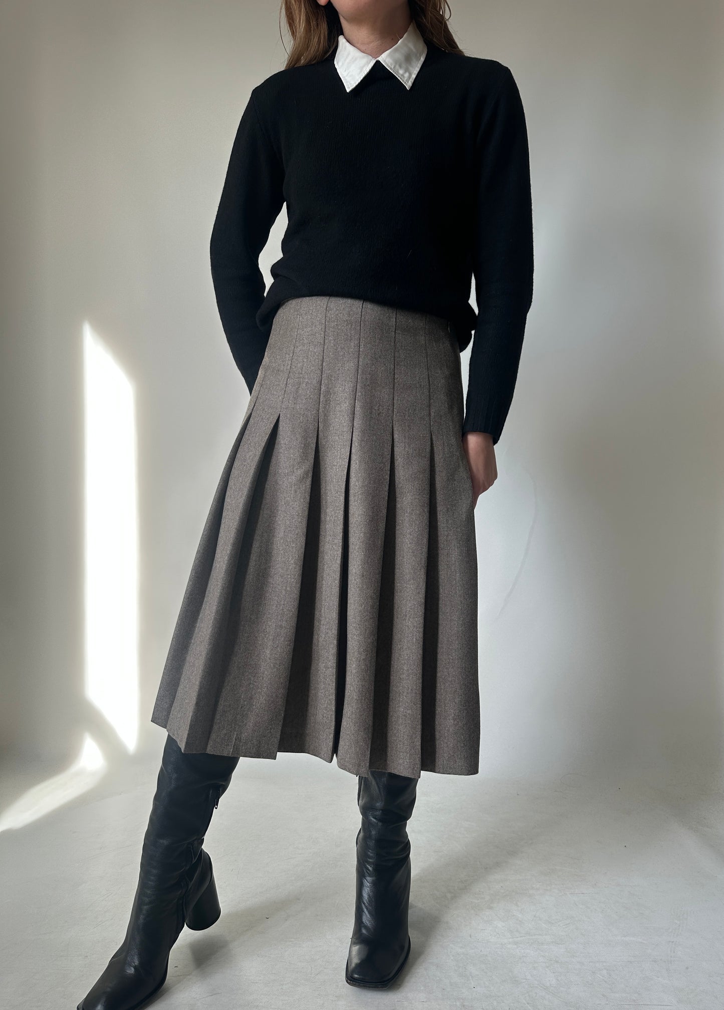 Virgin wool grey pleated long skirt