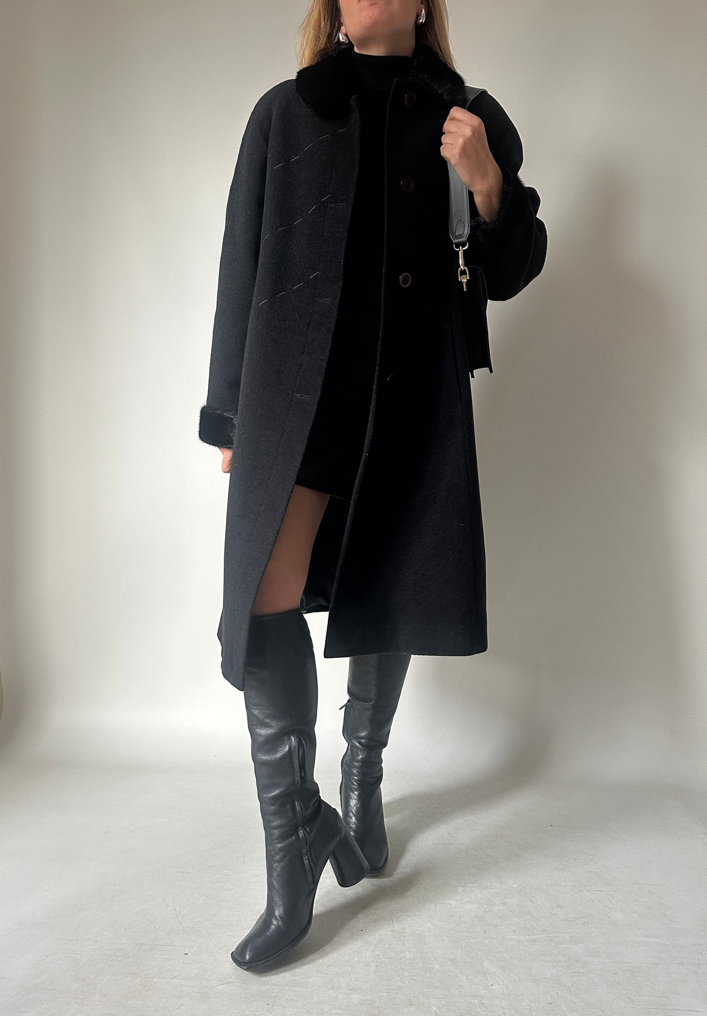 Cappotto in cachemire con bordi in visone
