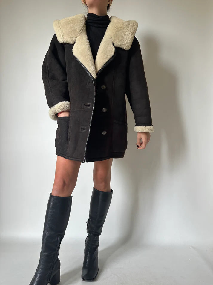 Shearling nero con cappuccio
