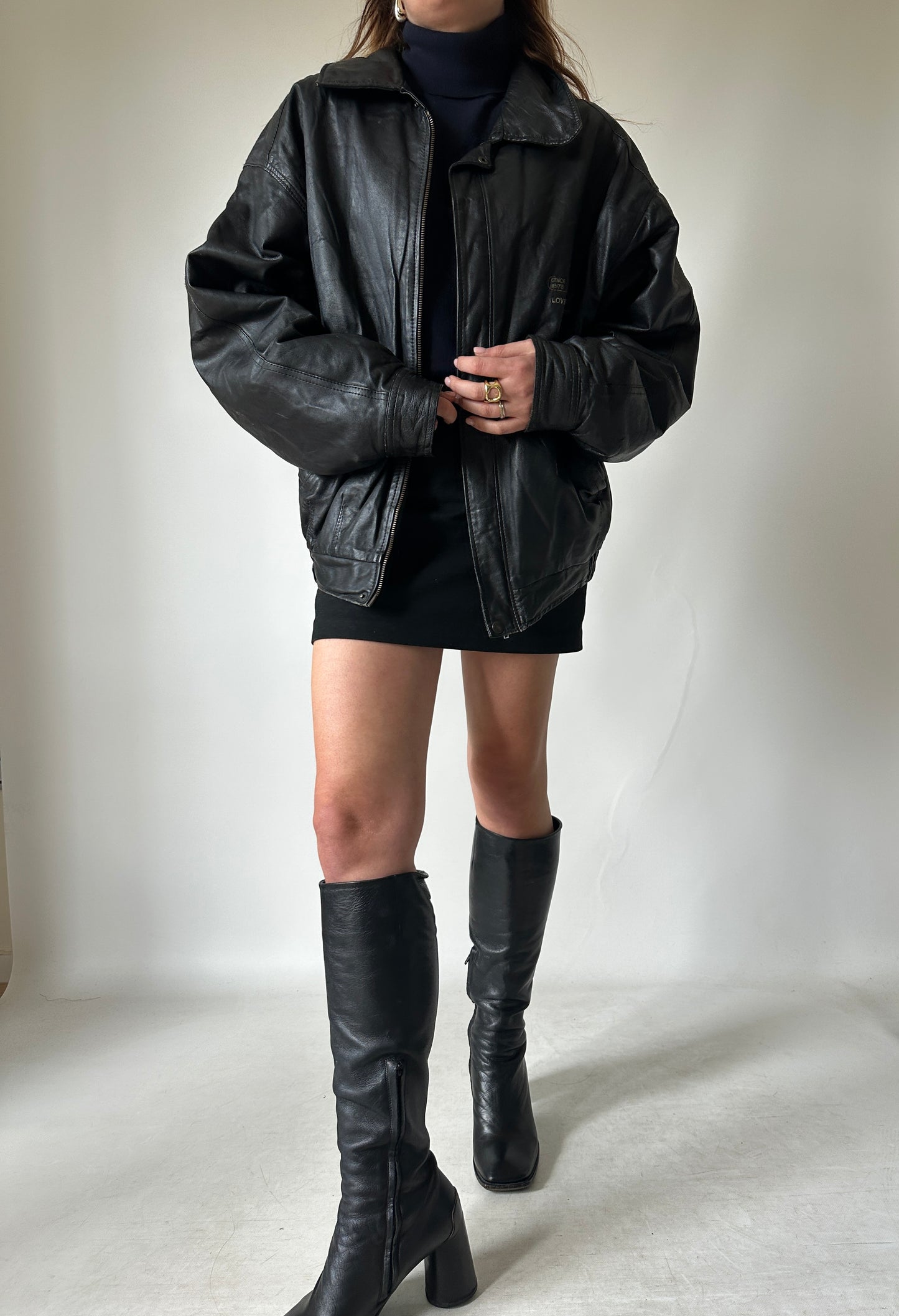 Genderless oversize leather bomber
