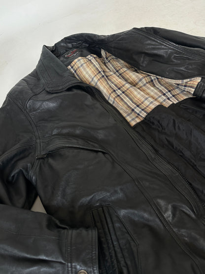Passpartour black leather bomber