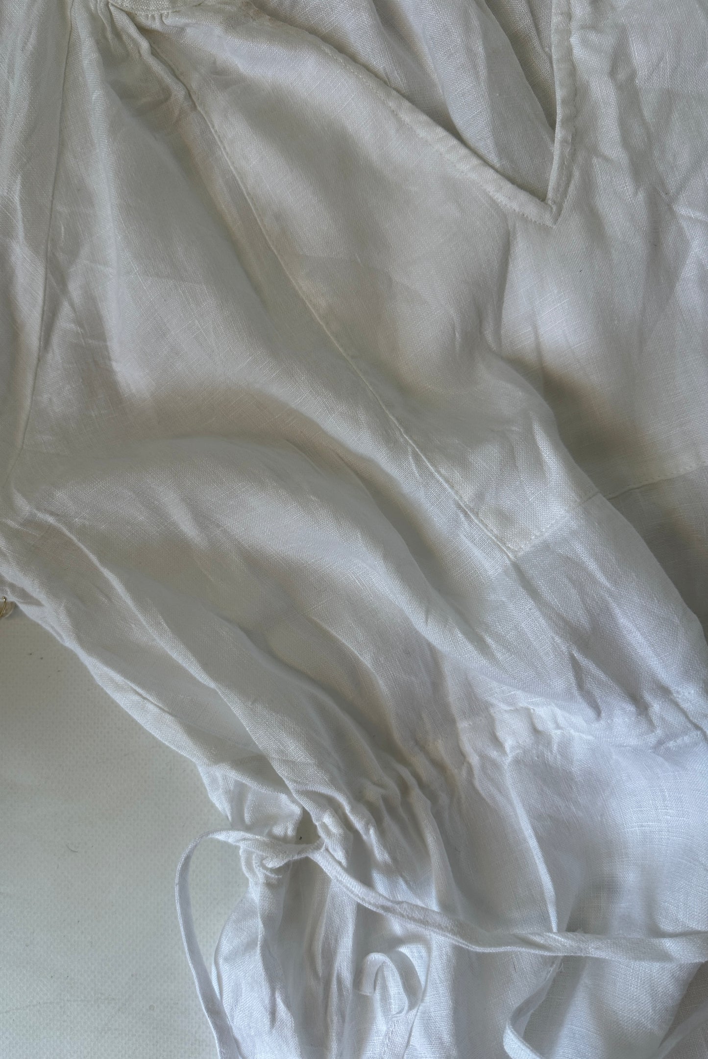 Abito bianco in 100% lino