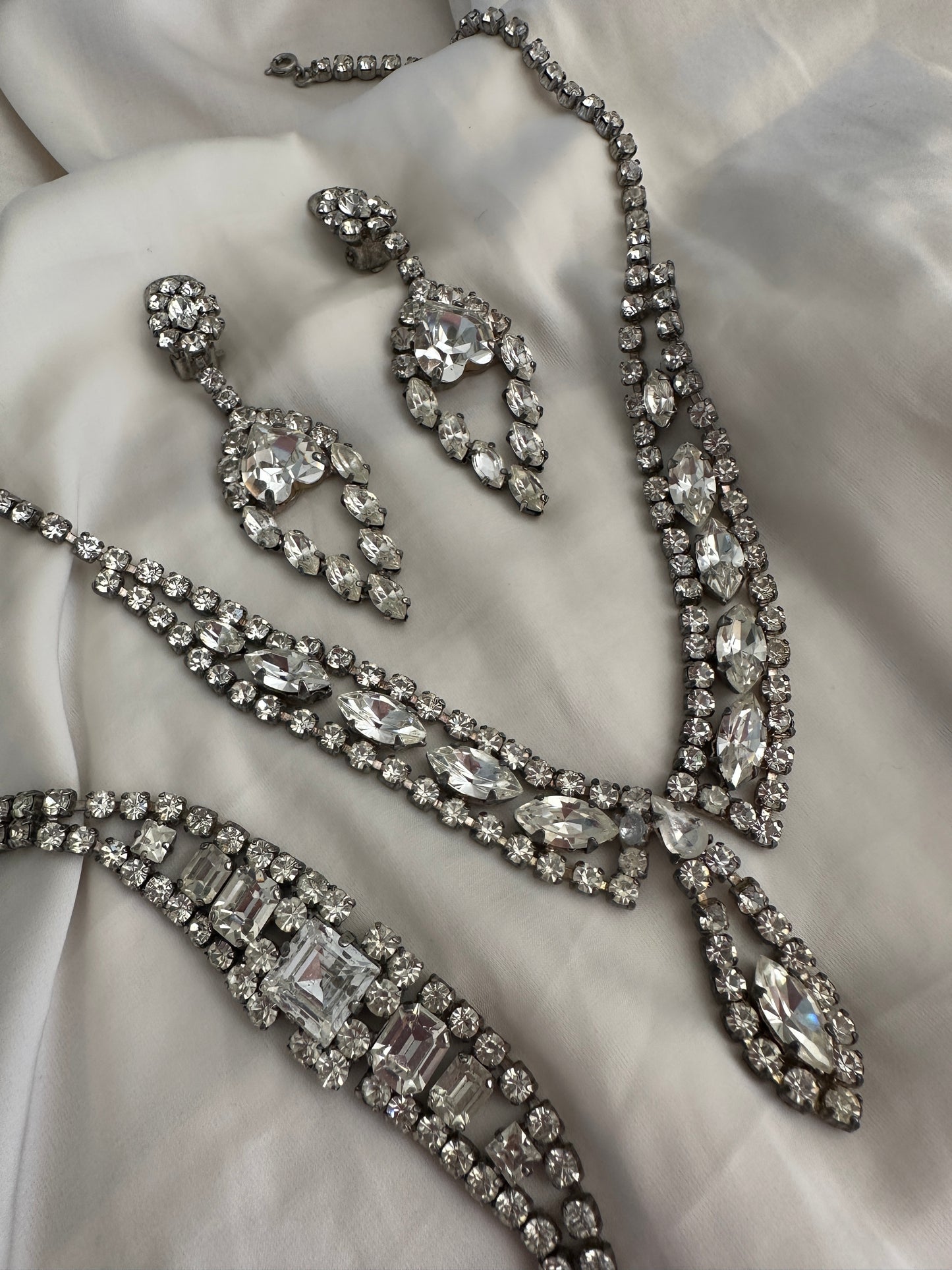 Parure Bridgerton girocollo orecchini e bracciale