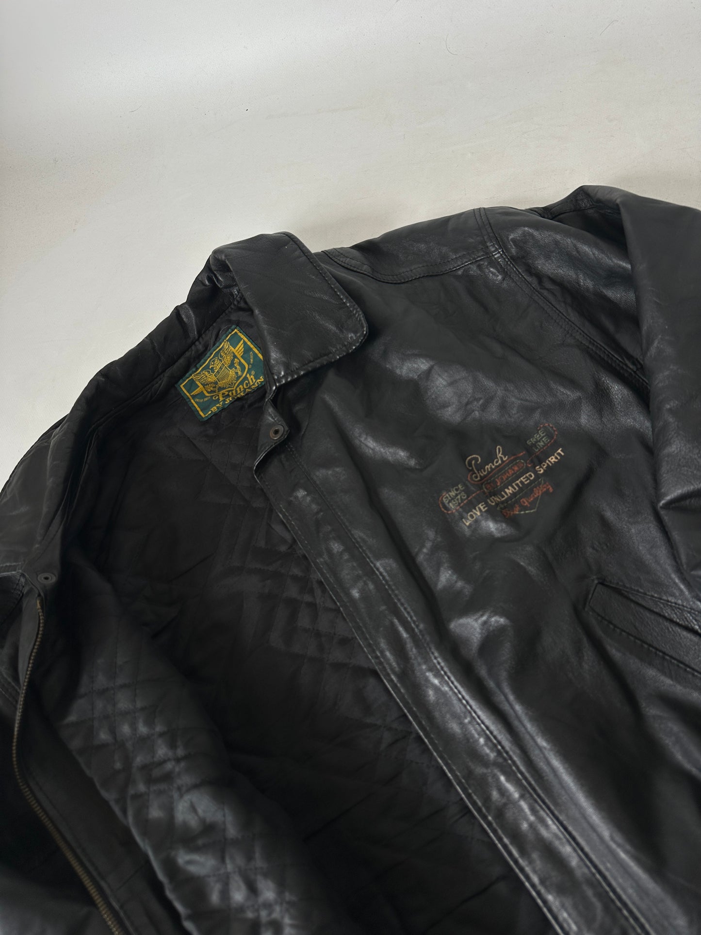 Genderless oversize leather bomber