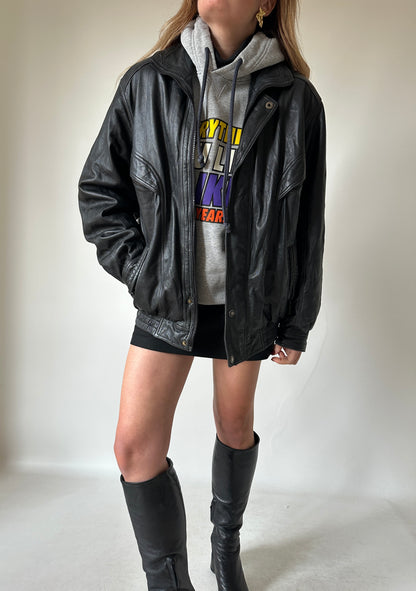 Passpartour black leather bomber
