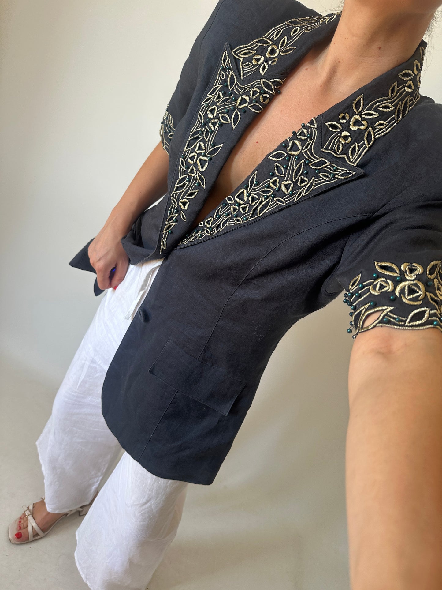 Precious elegant blazer with beads