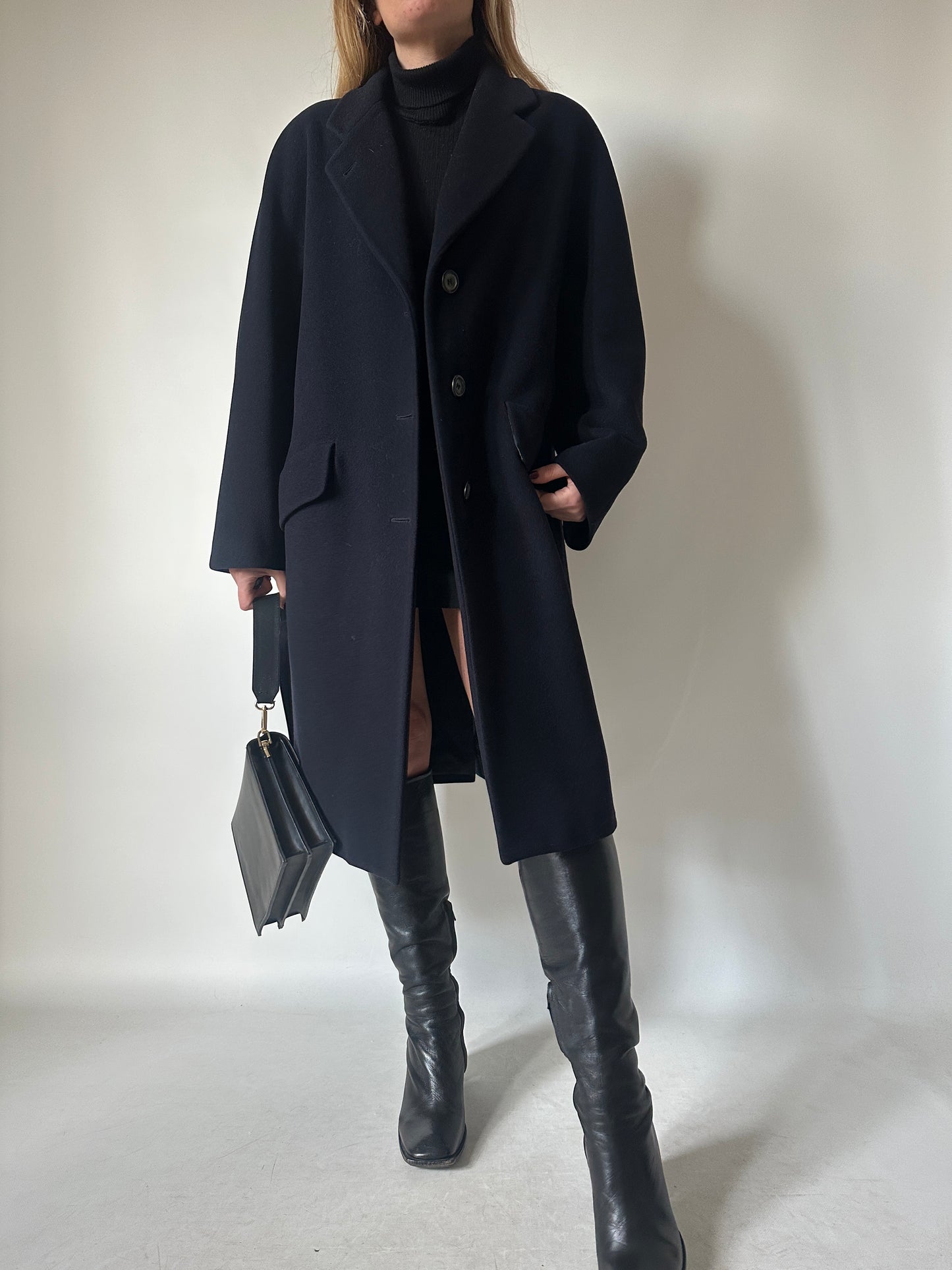 Minimal navy coat