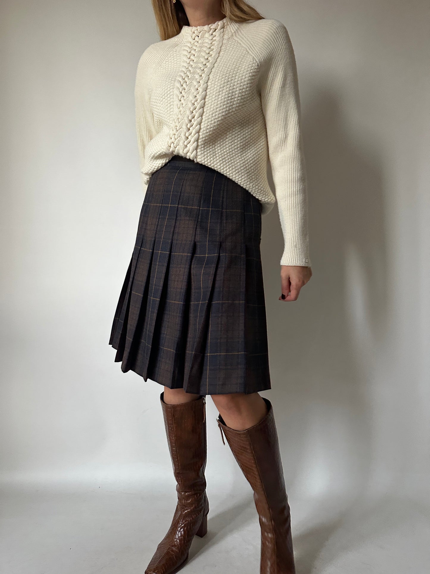 Tailored navy pleated skirt