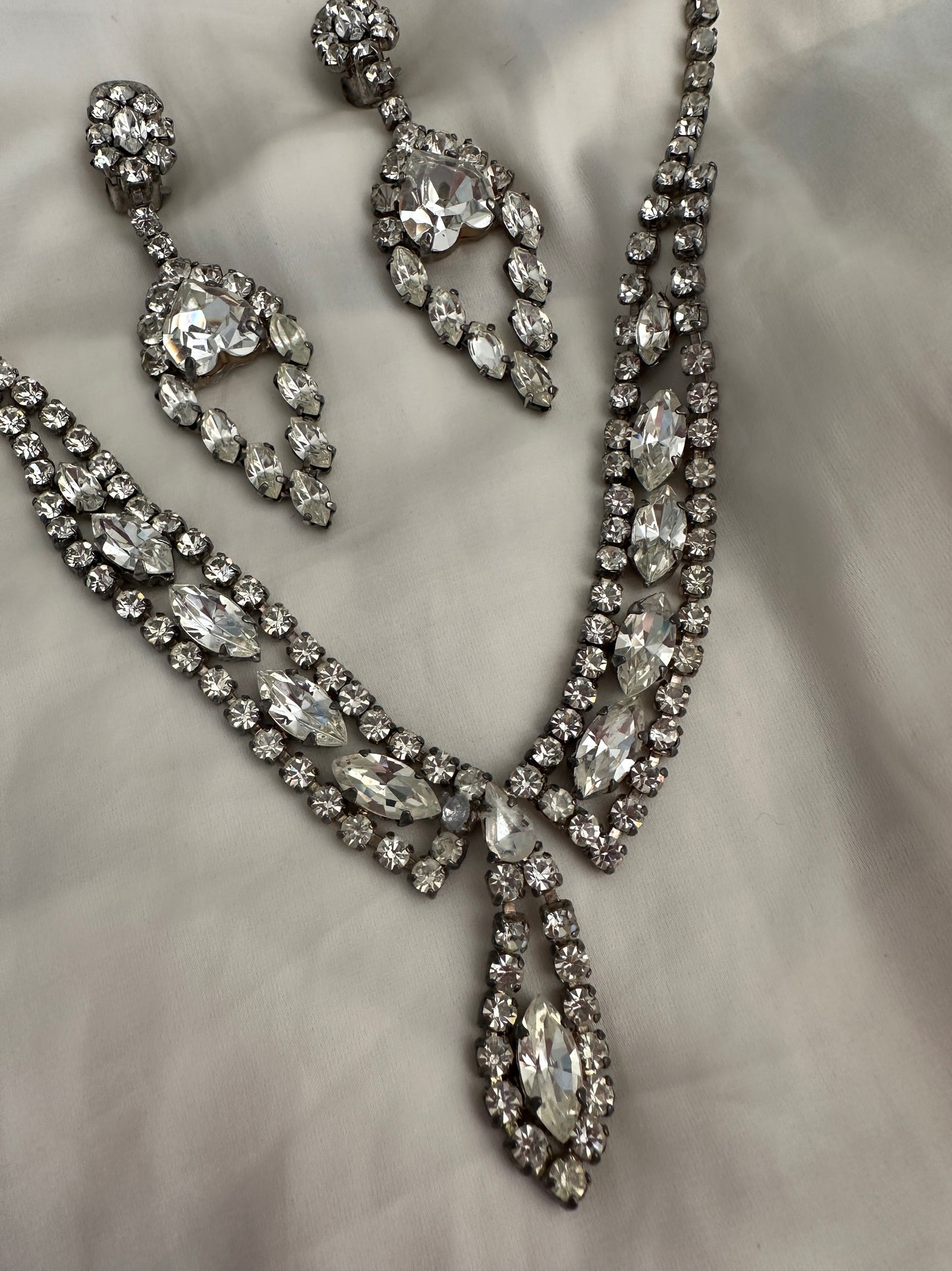 Parure Bridgerton girocollo orecchini e bracciale