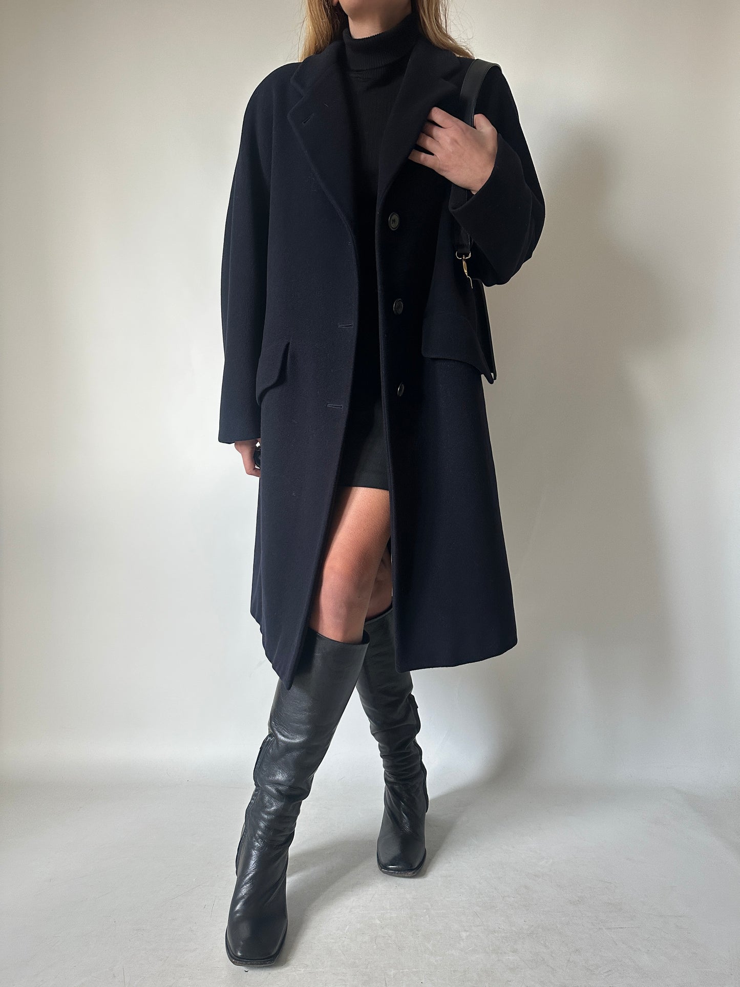 Minimal navy coat