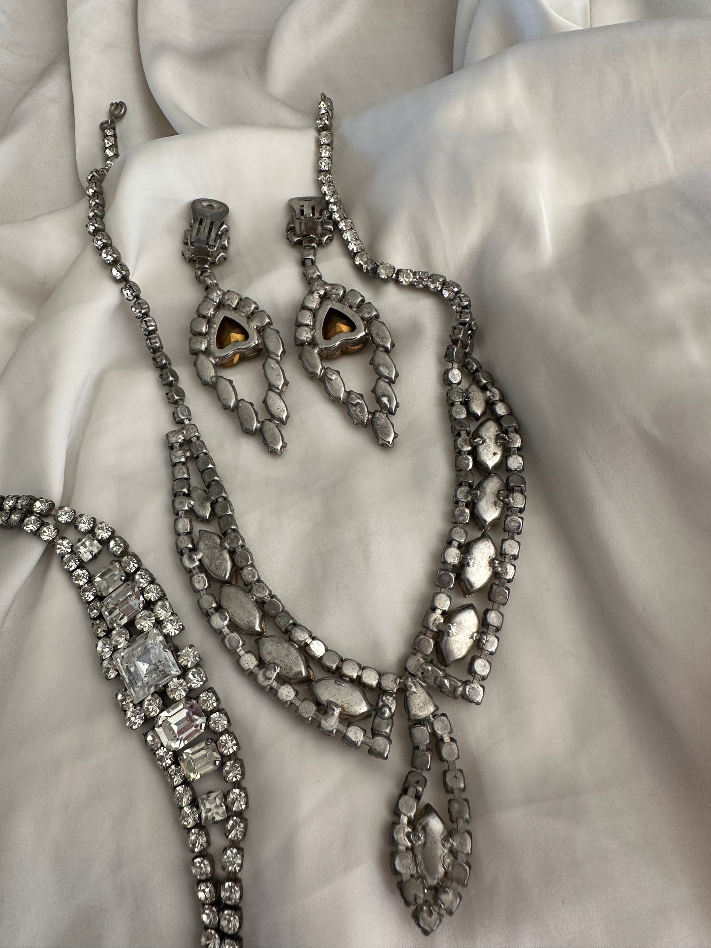 Parure Bridgerton girocollo orecchini e bracciale