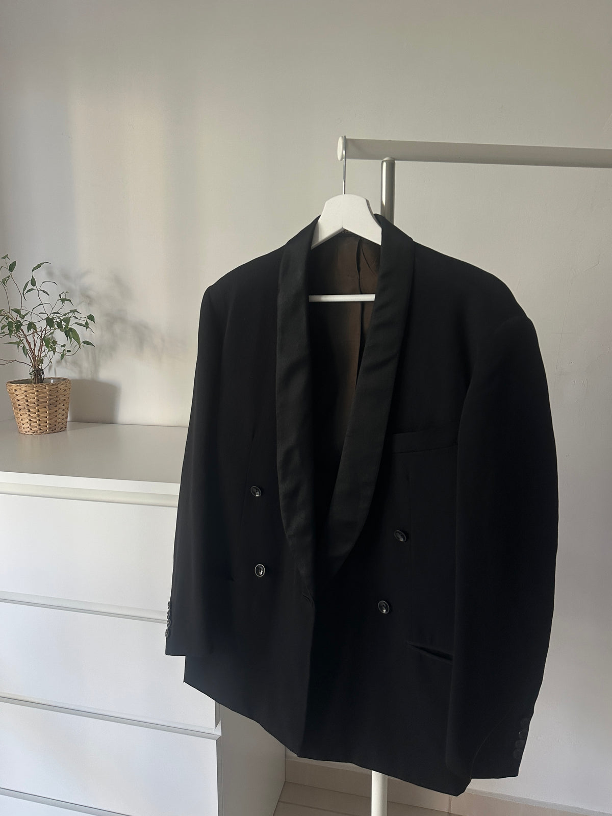 Tailored black double-breast smoking blazer