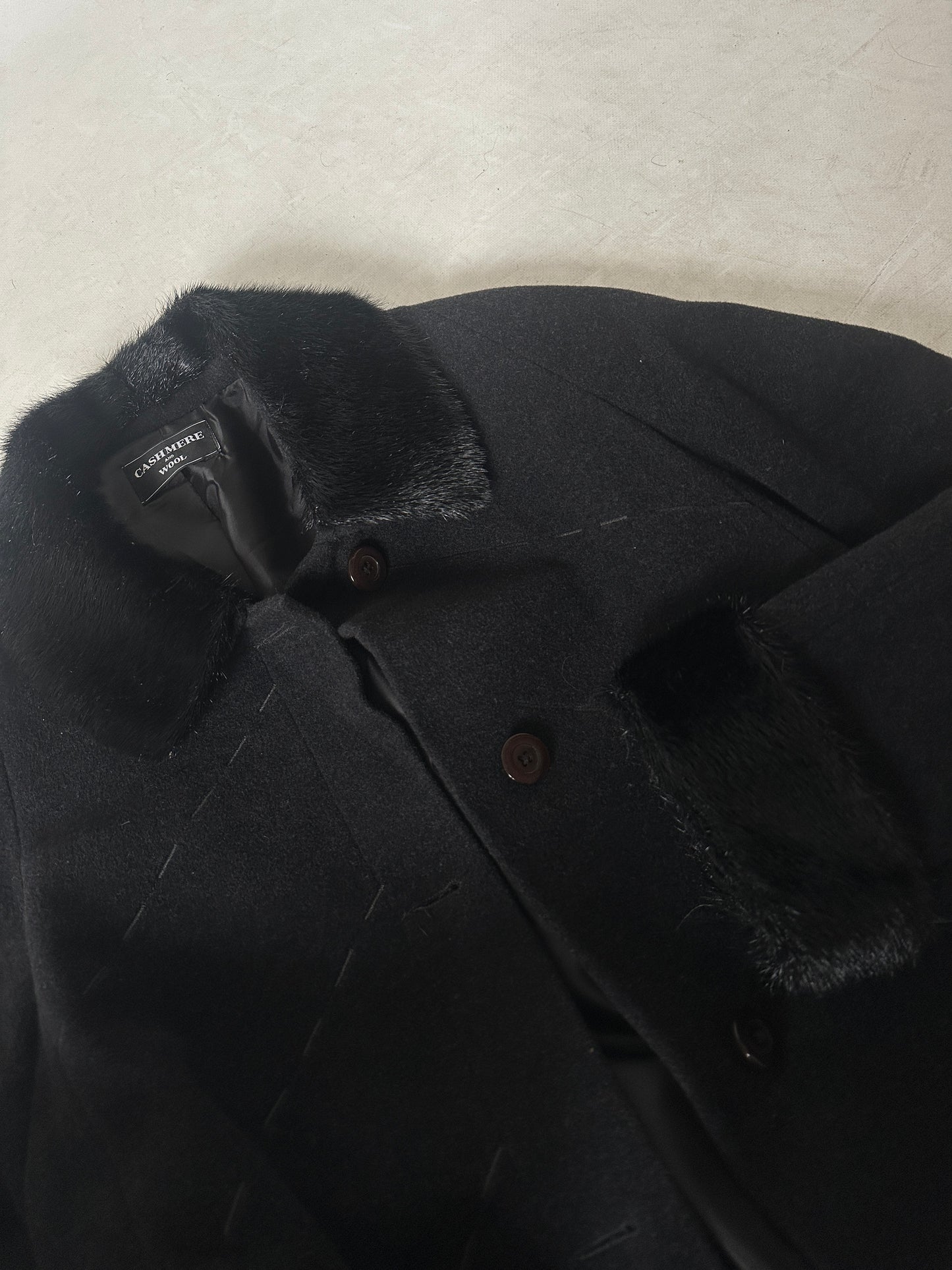 Cappotto in cachemire con bordi in visone
