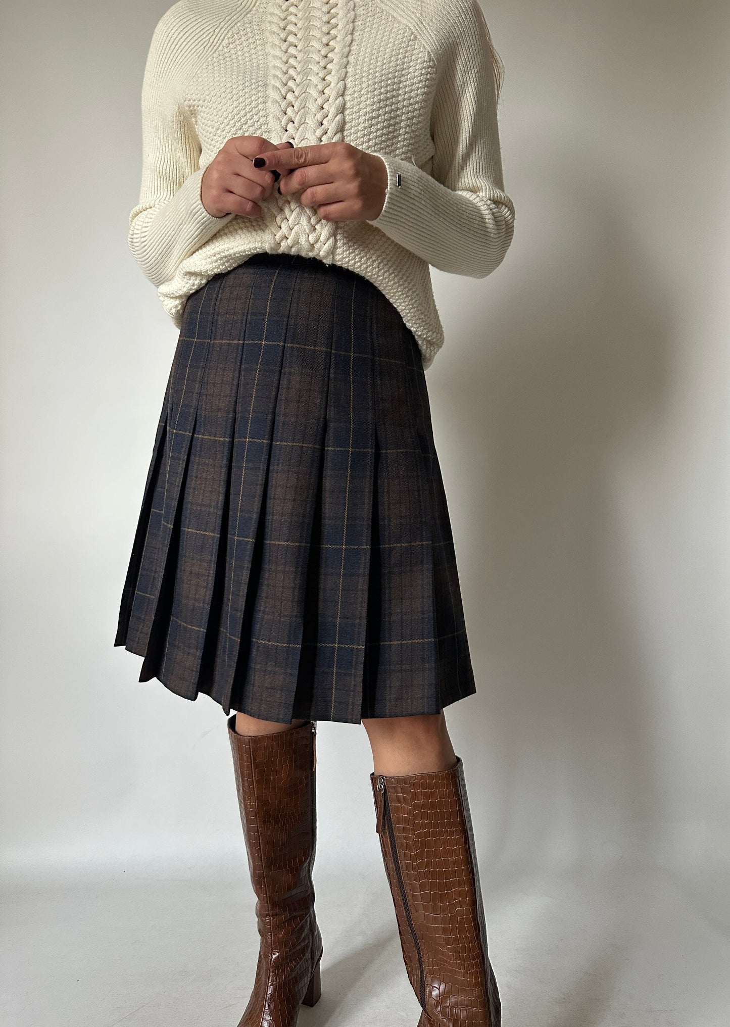 Tailored navy pleated skirt