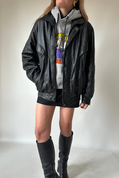 Passpartour black leather bomber