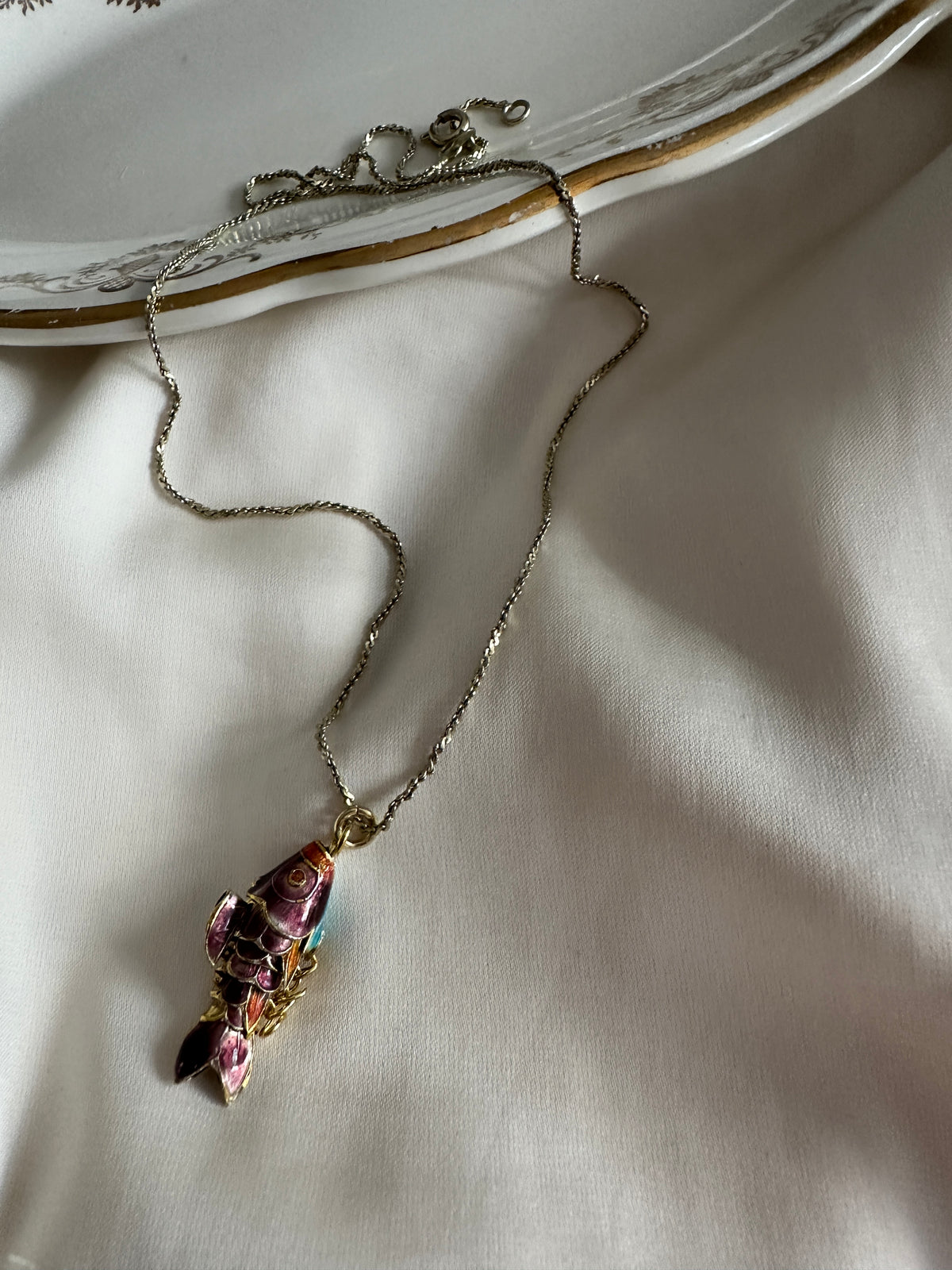 Collana con pesce cloisonnè