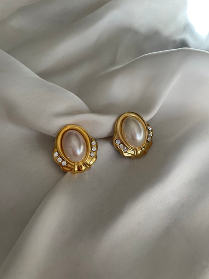 Orecchini goldtone con perla e strass