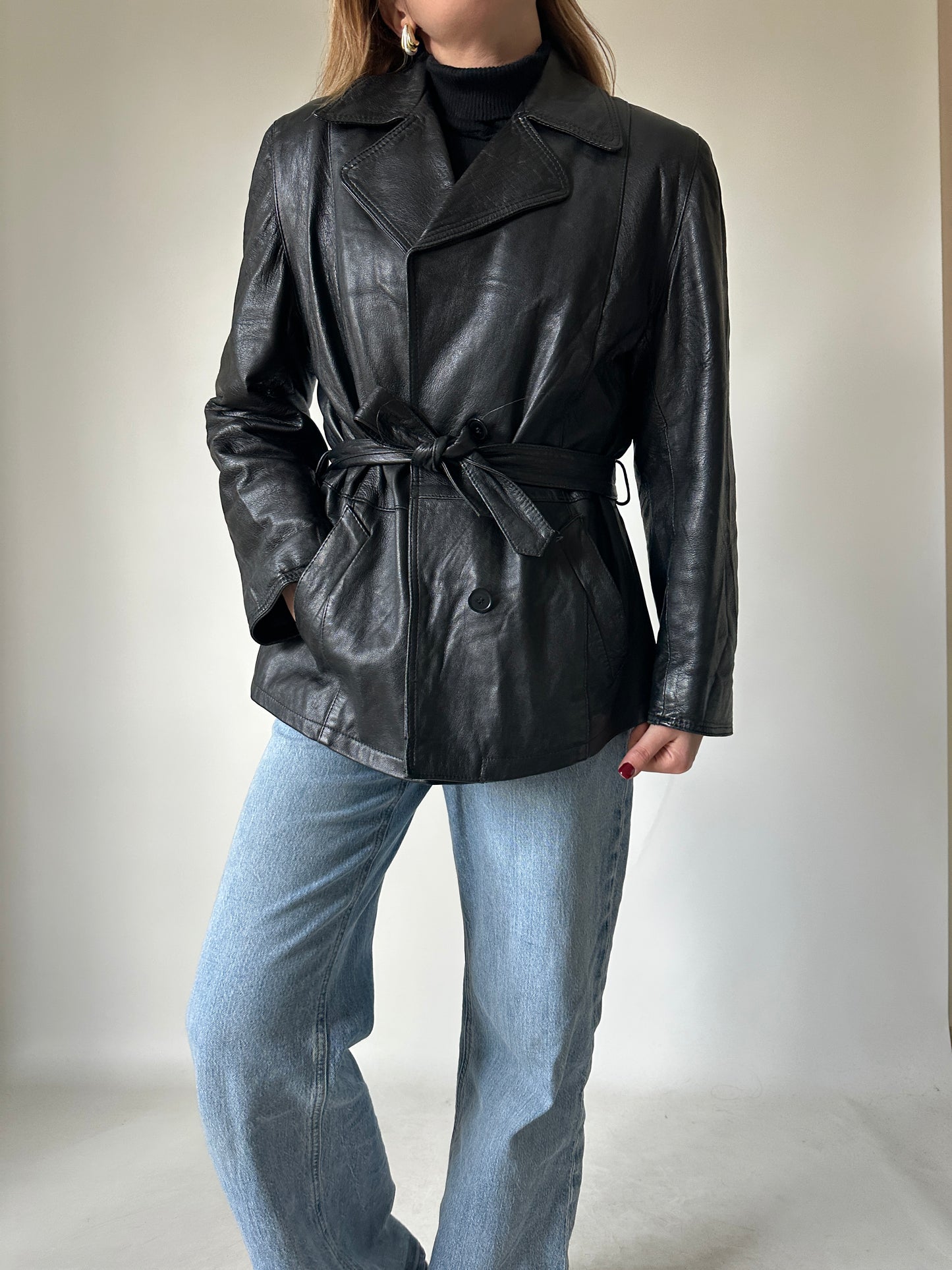 Chic leather jacket with belt