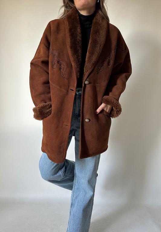 Shearling cioccolato con ricami