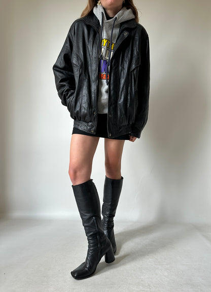 Passpartour black leather bomber