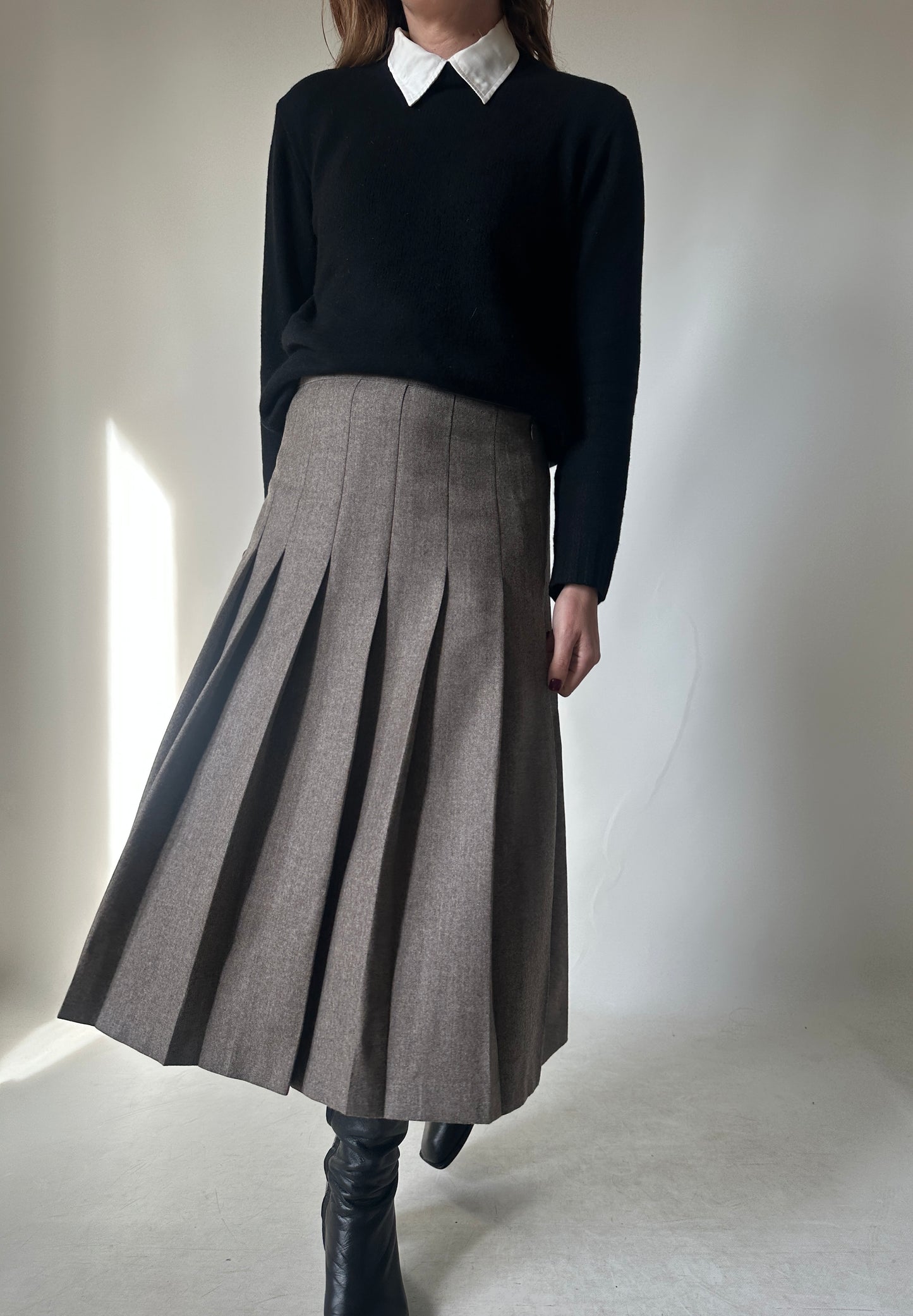 Virgin wool grey pleated long skirt